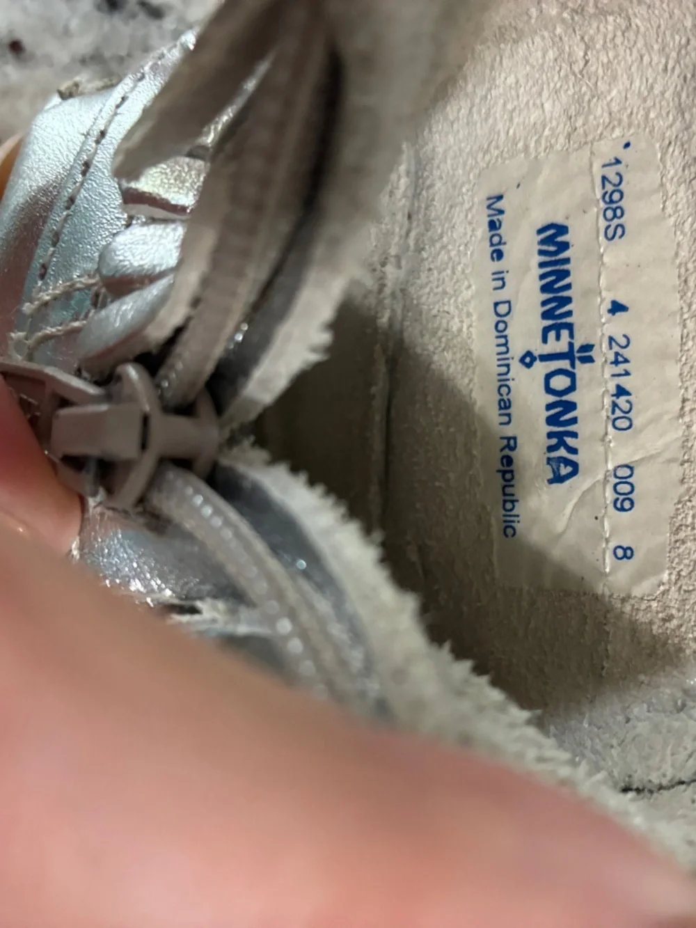 Minnetonka Toddler Size 4 Double Fringe Silver Leather Zip Up Moccasin NWOT